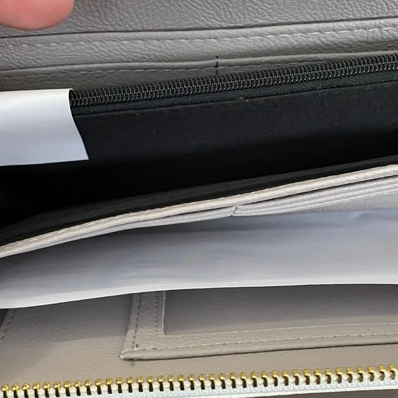 NWT BETSEY JOHNSON Floral Wallet with Pink Flowers - Picture 4 of 8